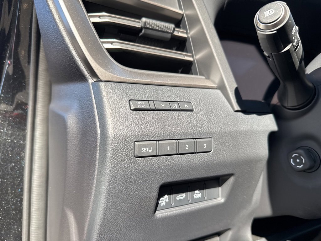 Used 2025 Lexus GX 550 image 16