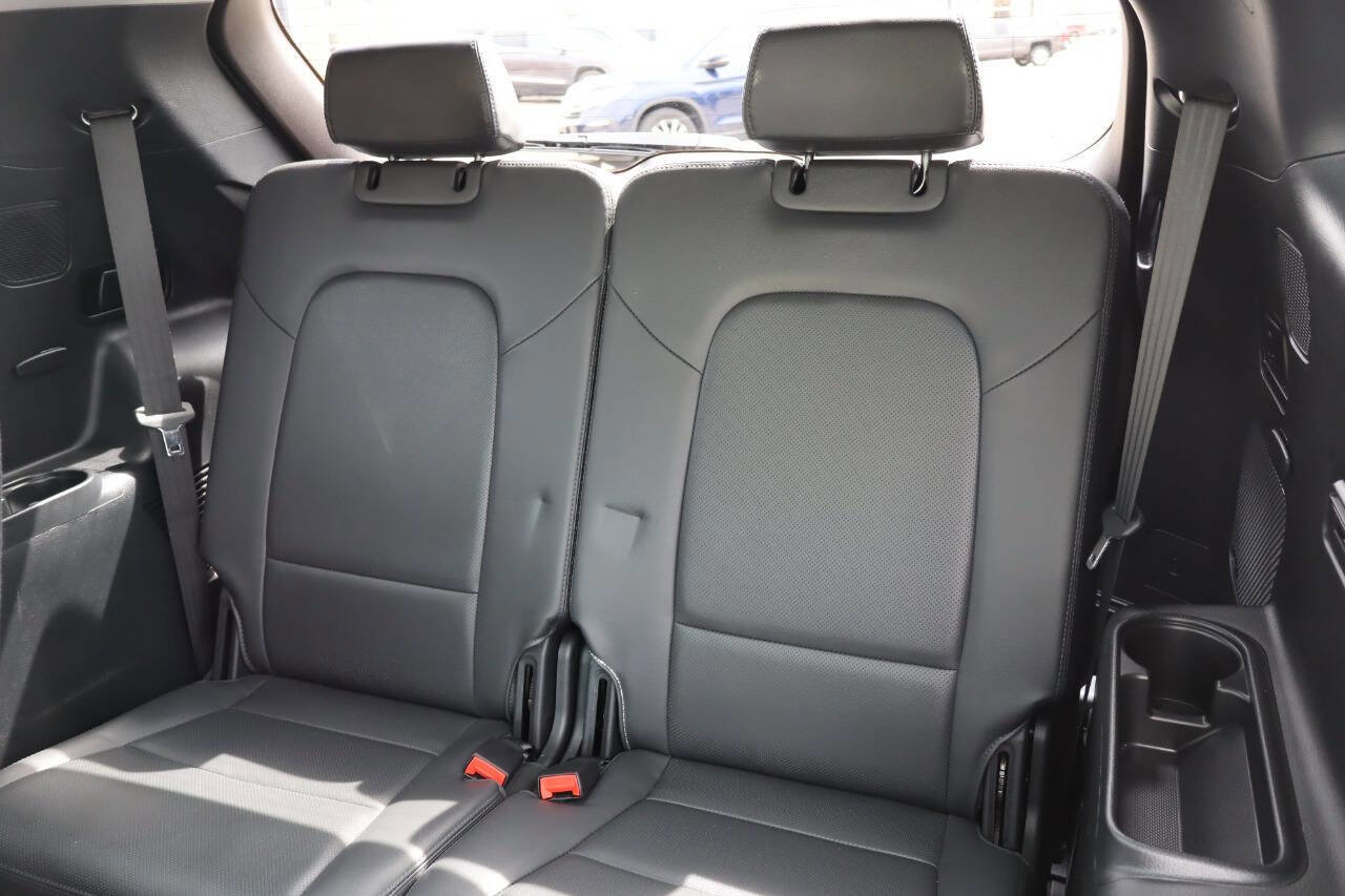 Used 2017 Hyundai Santa Fe Limited image 13