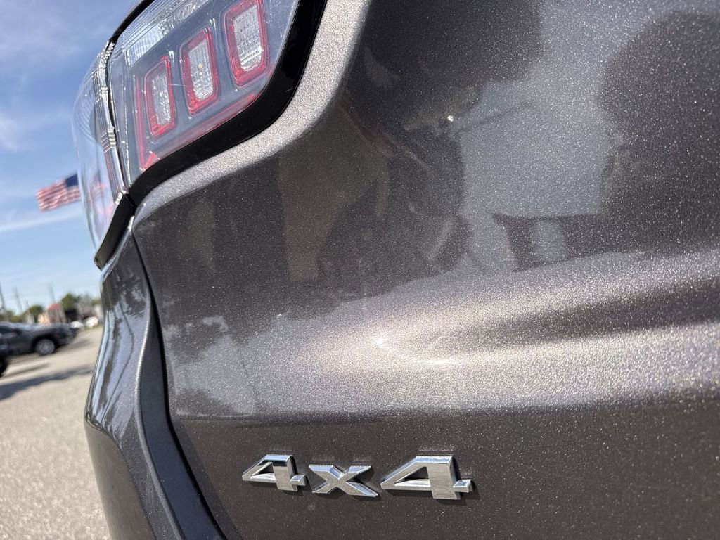 Used 2024 Jeep Compass Latitude AWD/4WD image 5