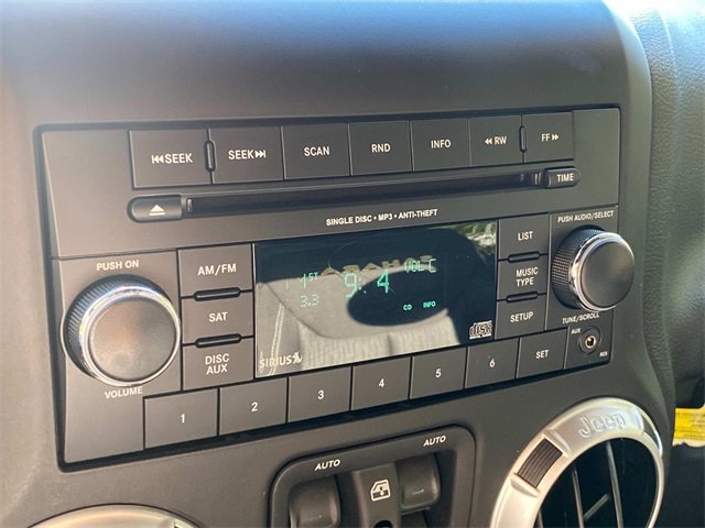 Used 2013 Jeep Wrangler Unlimited Sahara image 23