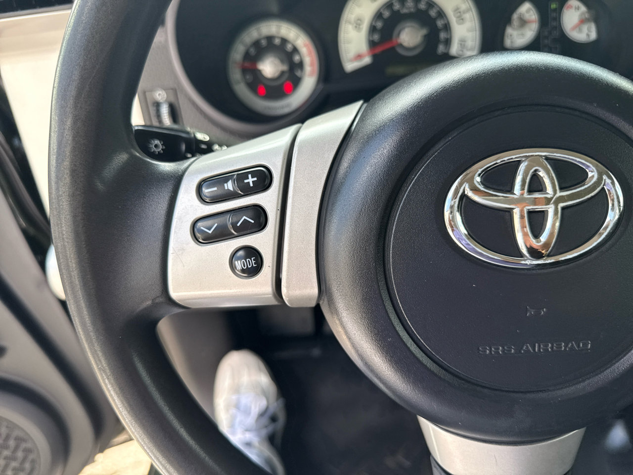 Used 2013 Toyota FJ Cruiser 2WD image 15