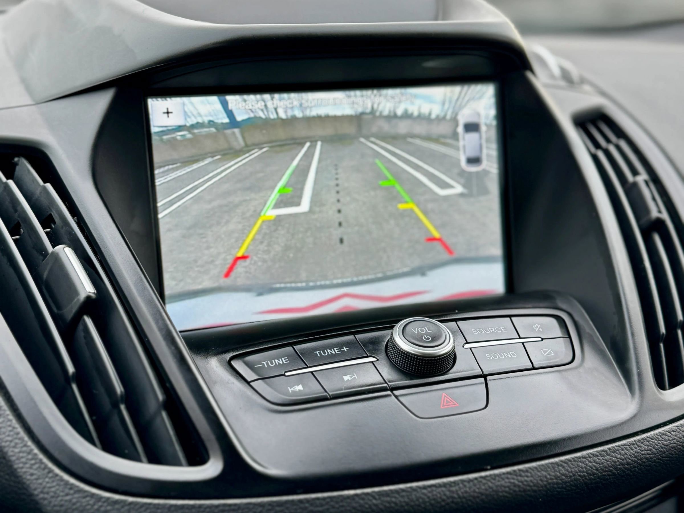 Used 2019 Ford Escape SEL image 18