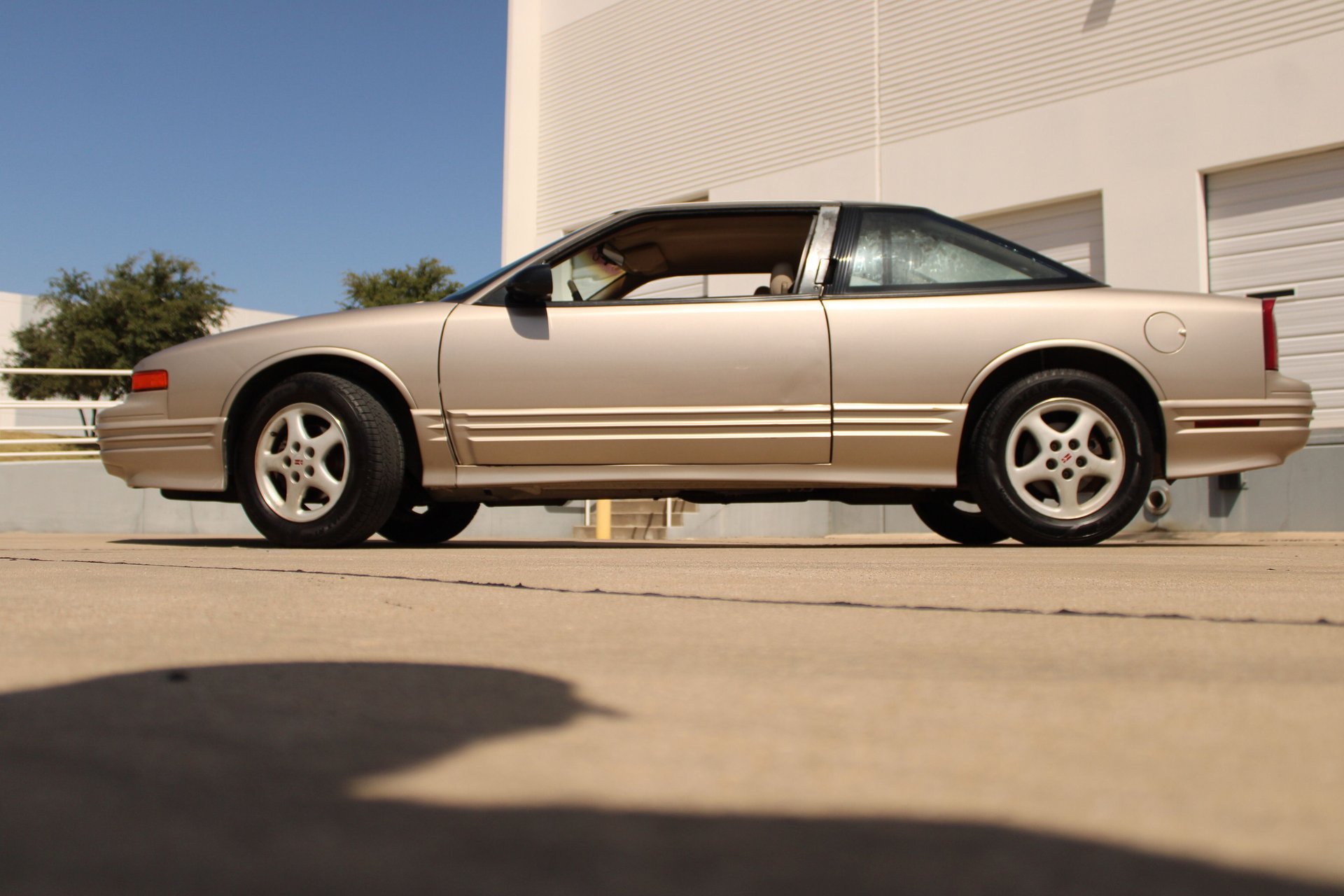 Used 1997 Oldsmobile Cutlass Supreme SL FWD image 7