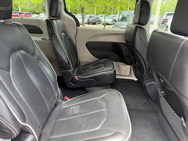 Used 2024 Chrysler Pacifica Limited FWD image 8