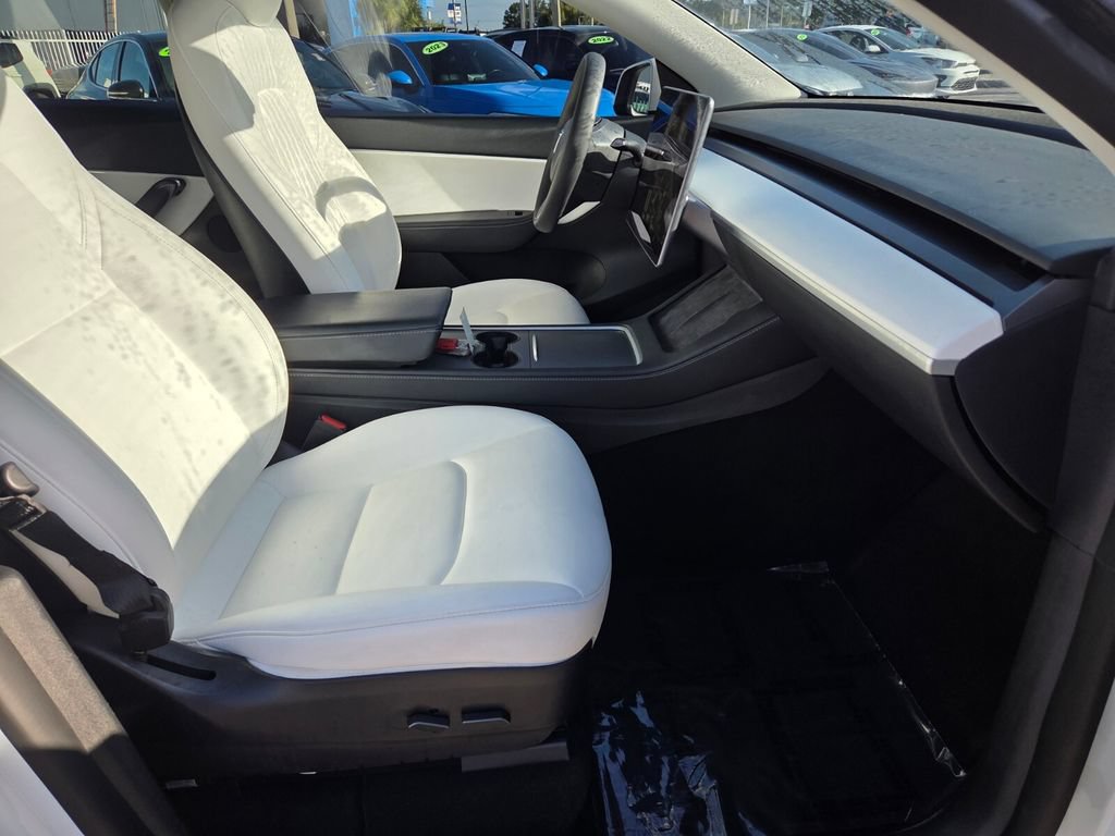 Used 2022 Tesla Model Y Performance AWD/4WD image 17