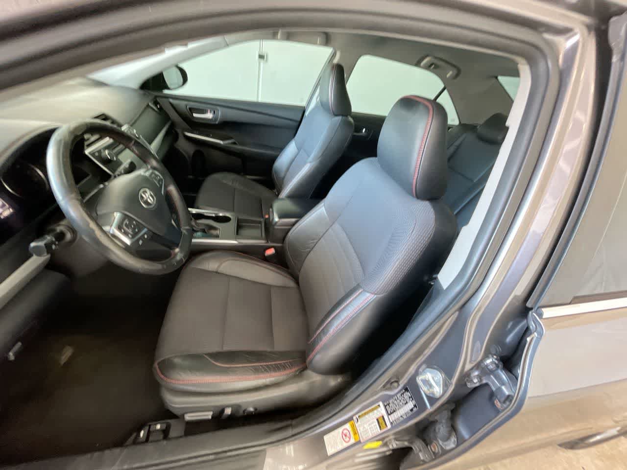 Used 2016 Toyota Camry SE FWD image 11