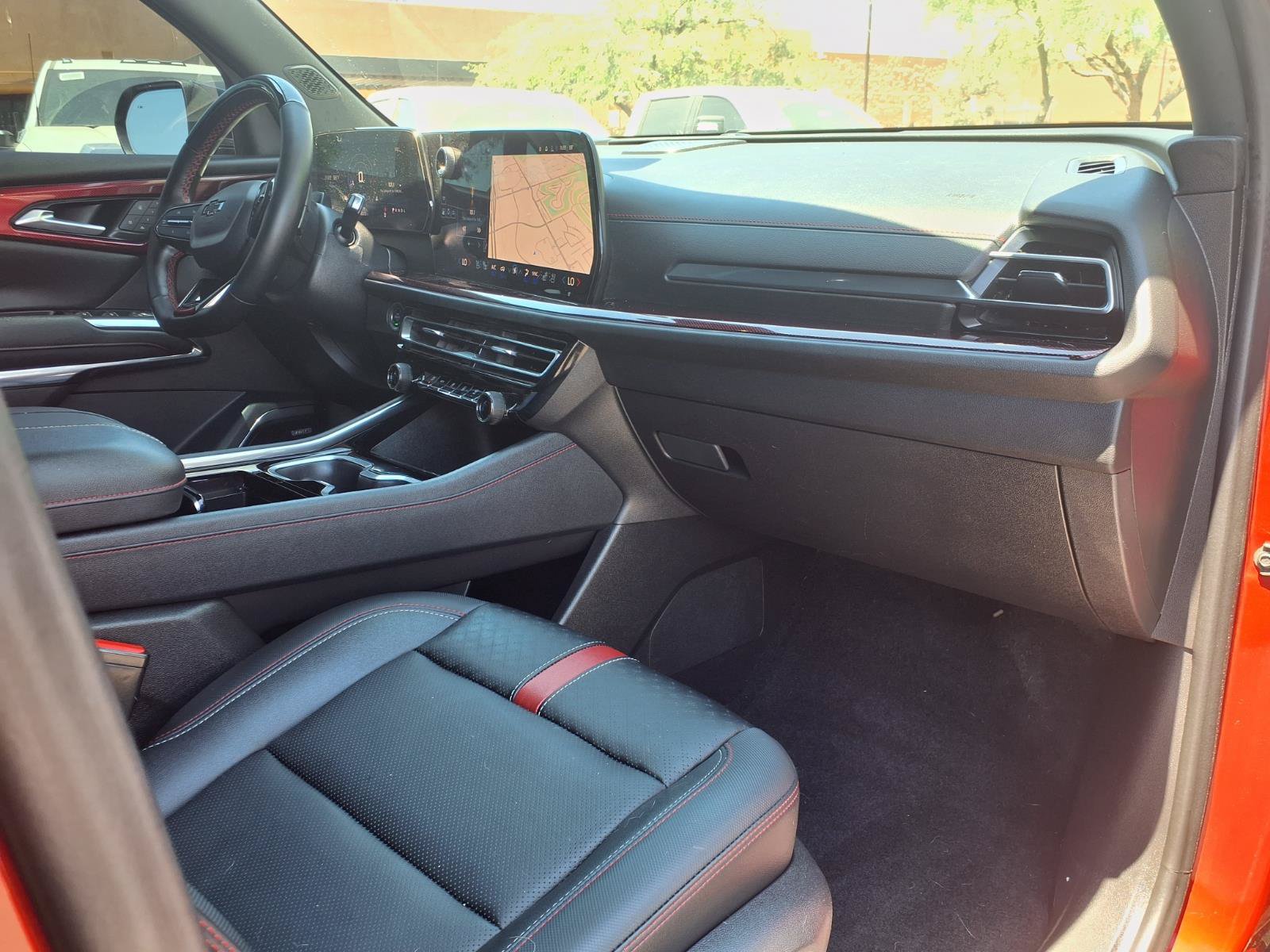 Used 2024 Chevrolet Traverse RS FWD image 11