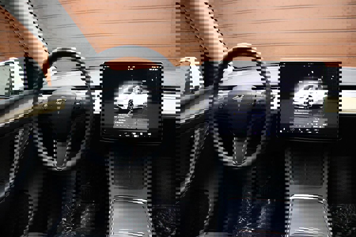 Used 2023 Tesla Model Y Long Range image 18