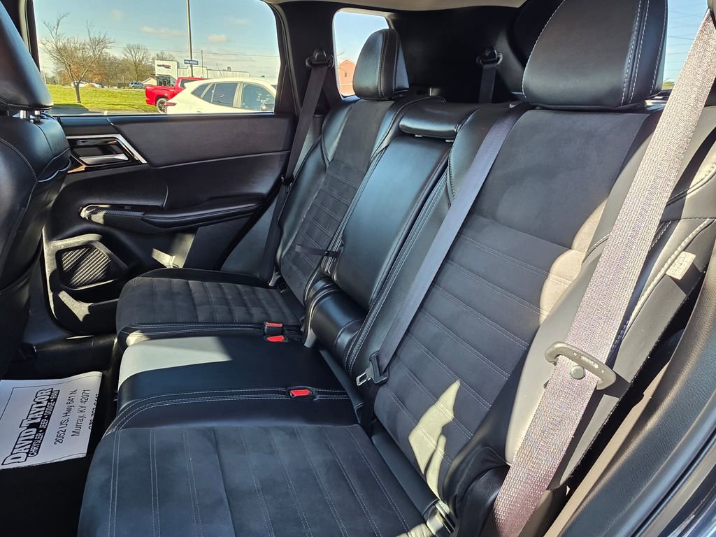 Used 2024 Mitsubishi Outlander SE image 32