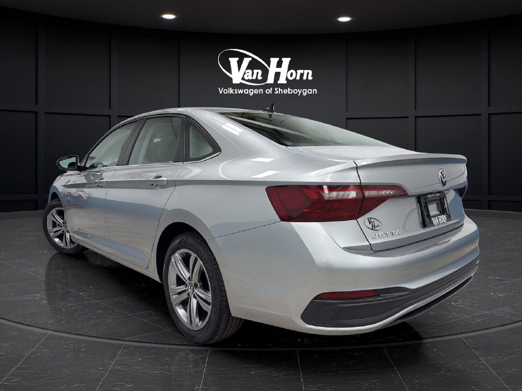 Certified 2024 Volkswagen Jetta SE FWD image 5