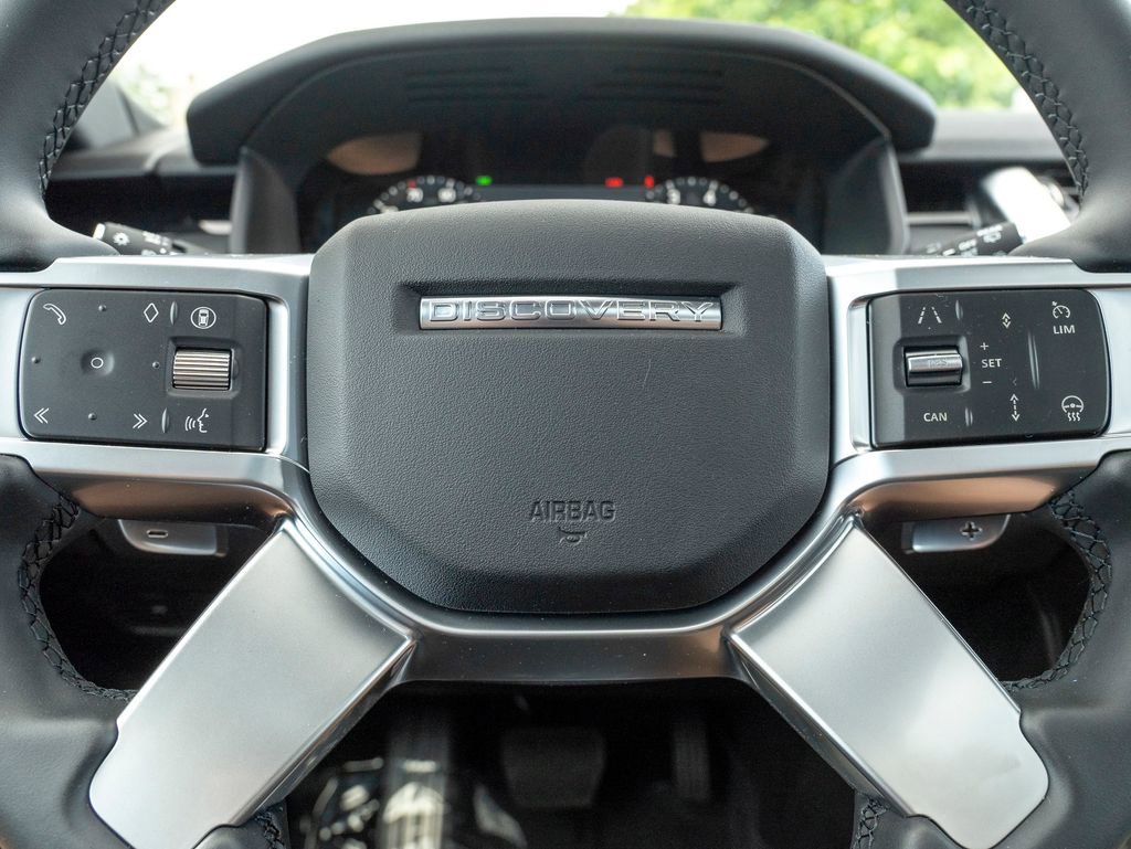 New 2025 Land Rover Discovery S image 14
