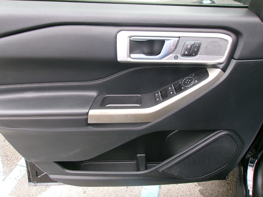 Used 2022 Ford Explorer Limited w/ Equipment Group 301A AWD/4WD image 16