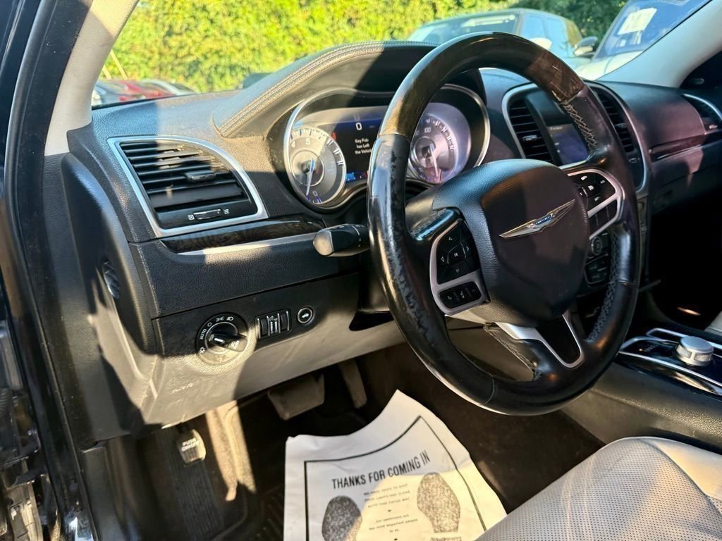 Used 2018 Chrysler 300 Limited image 12