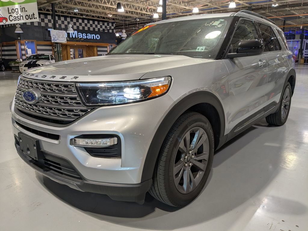 Used 2023 Ford Explorer XLT w/ Equipment Group 202A AWD/4WD image 1