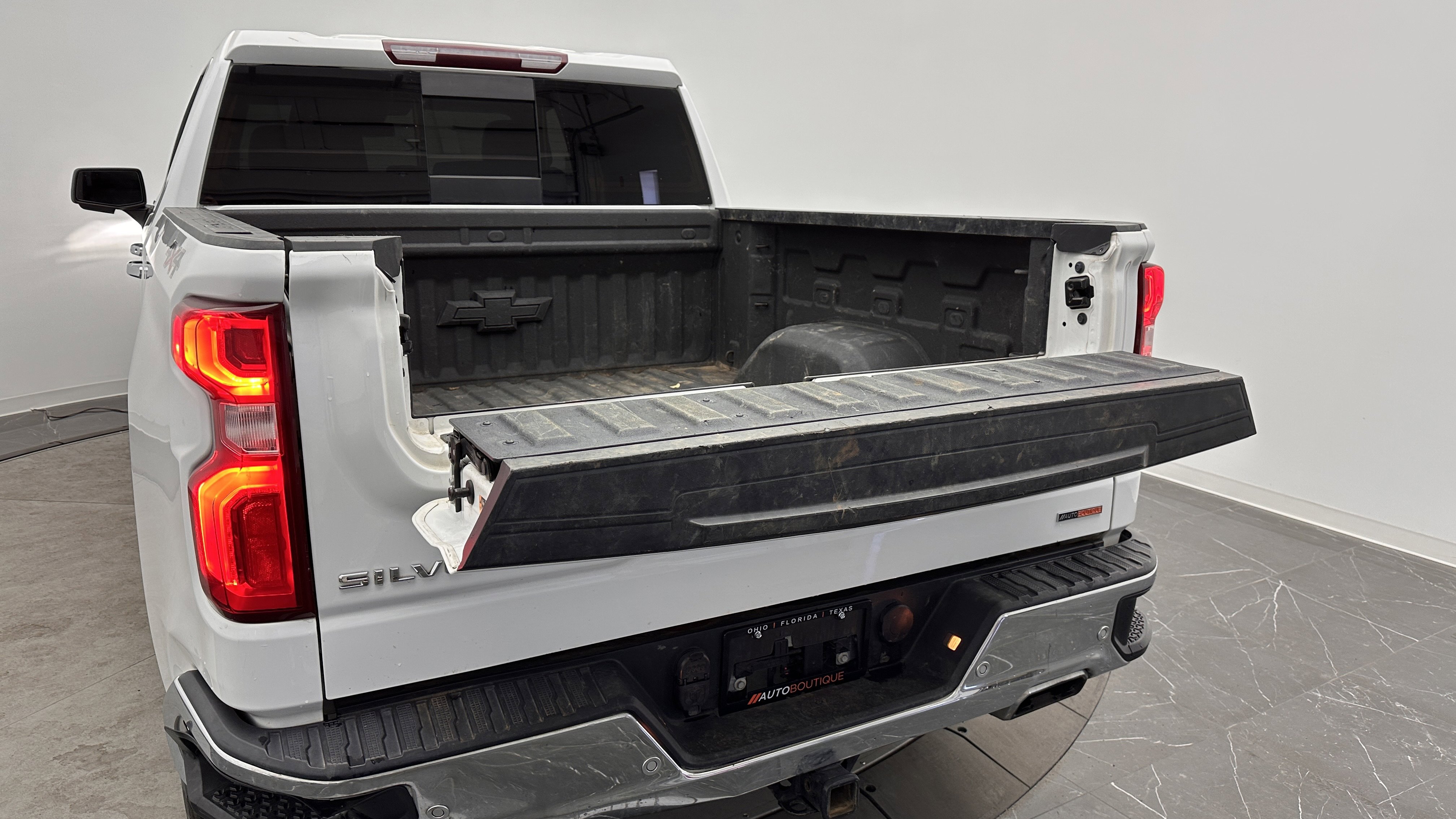 Used 2022 Chevrolet Silverado 1500 LTZ w/ LTZ Premium Package AWD/4WD image 28