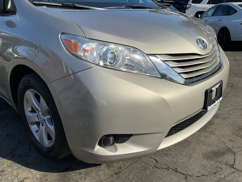 Used 2015 Toyota Sienna LE image 68