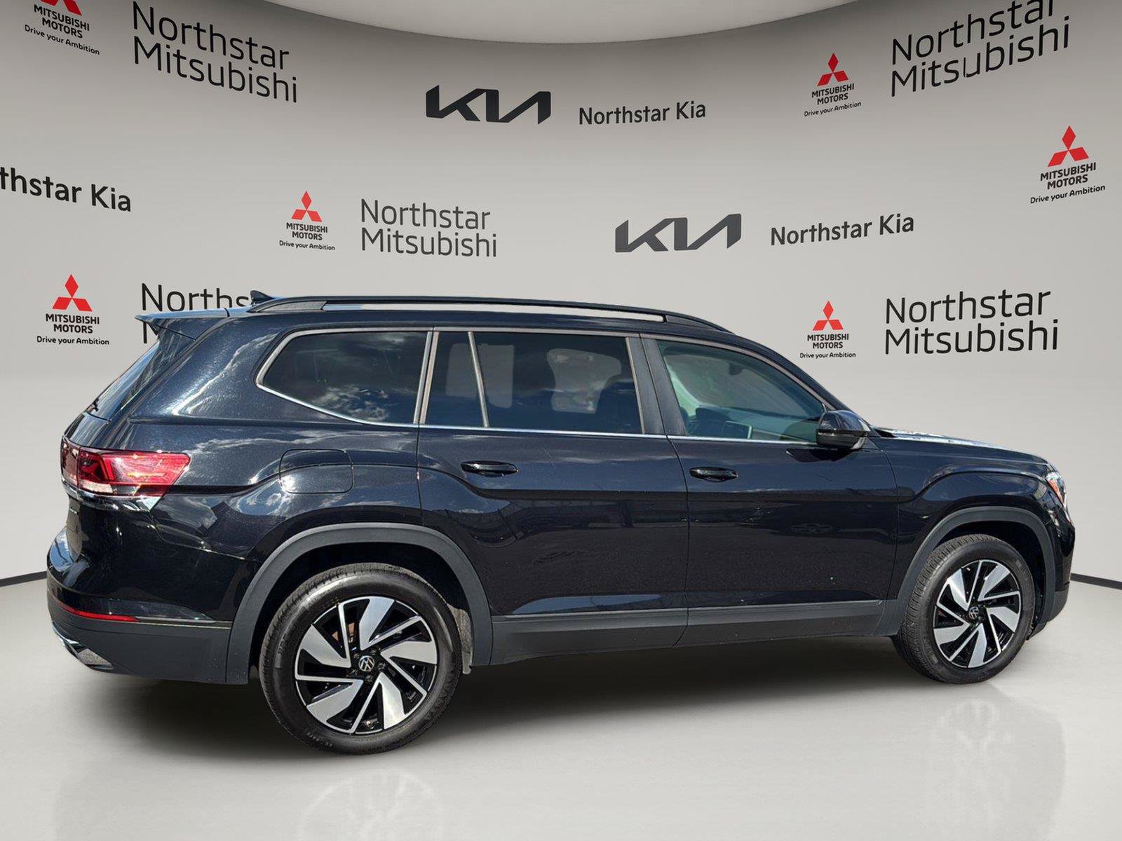 Used 2025 Volkswagen Atlas SE AWD/4WD image 9