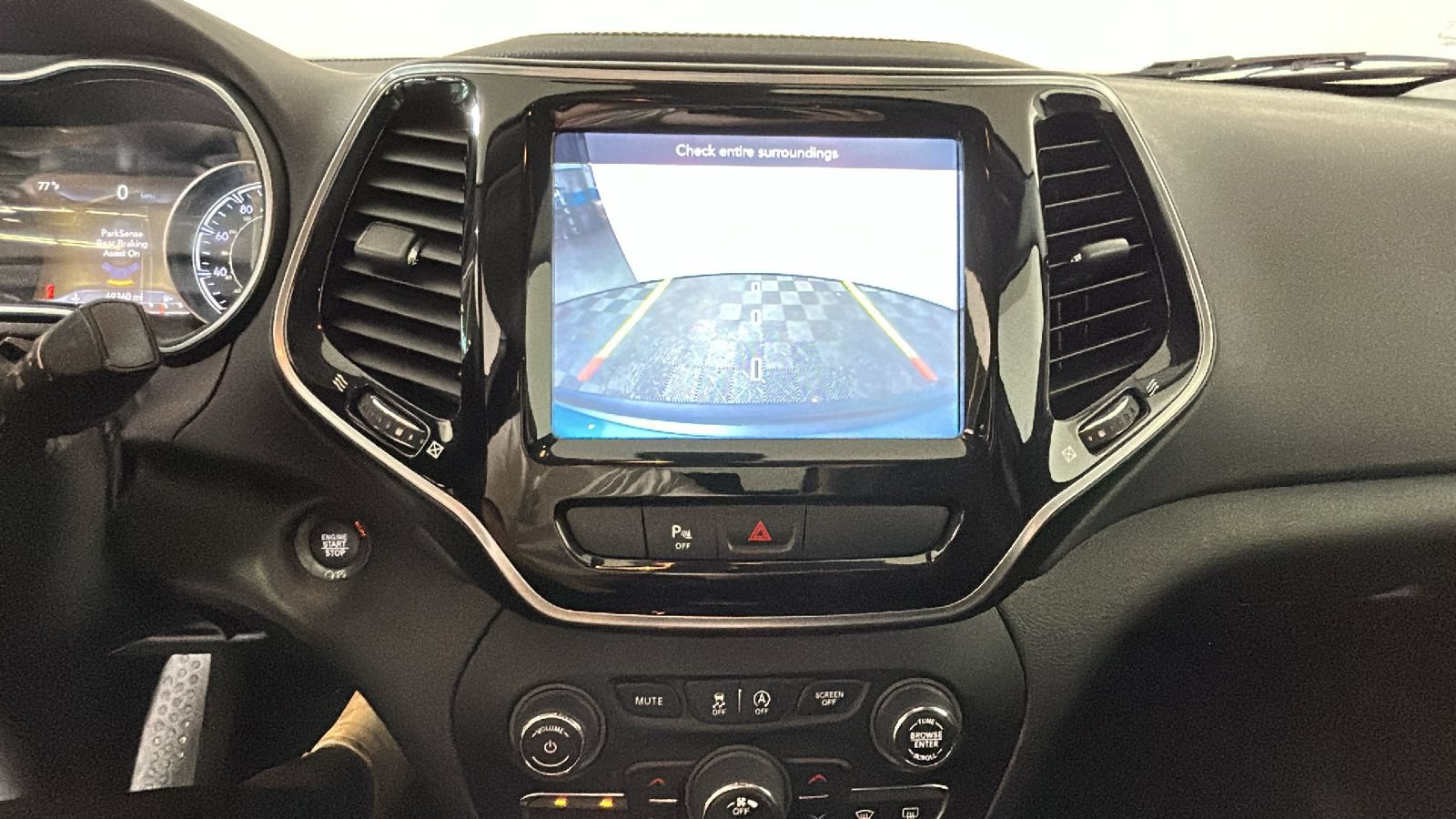 Used 2020 Jeep Cherokee Limited AWD/4WD image 28