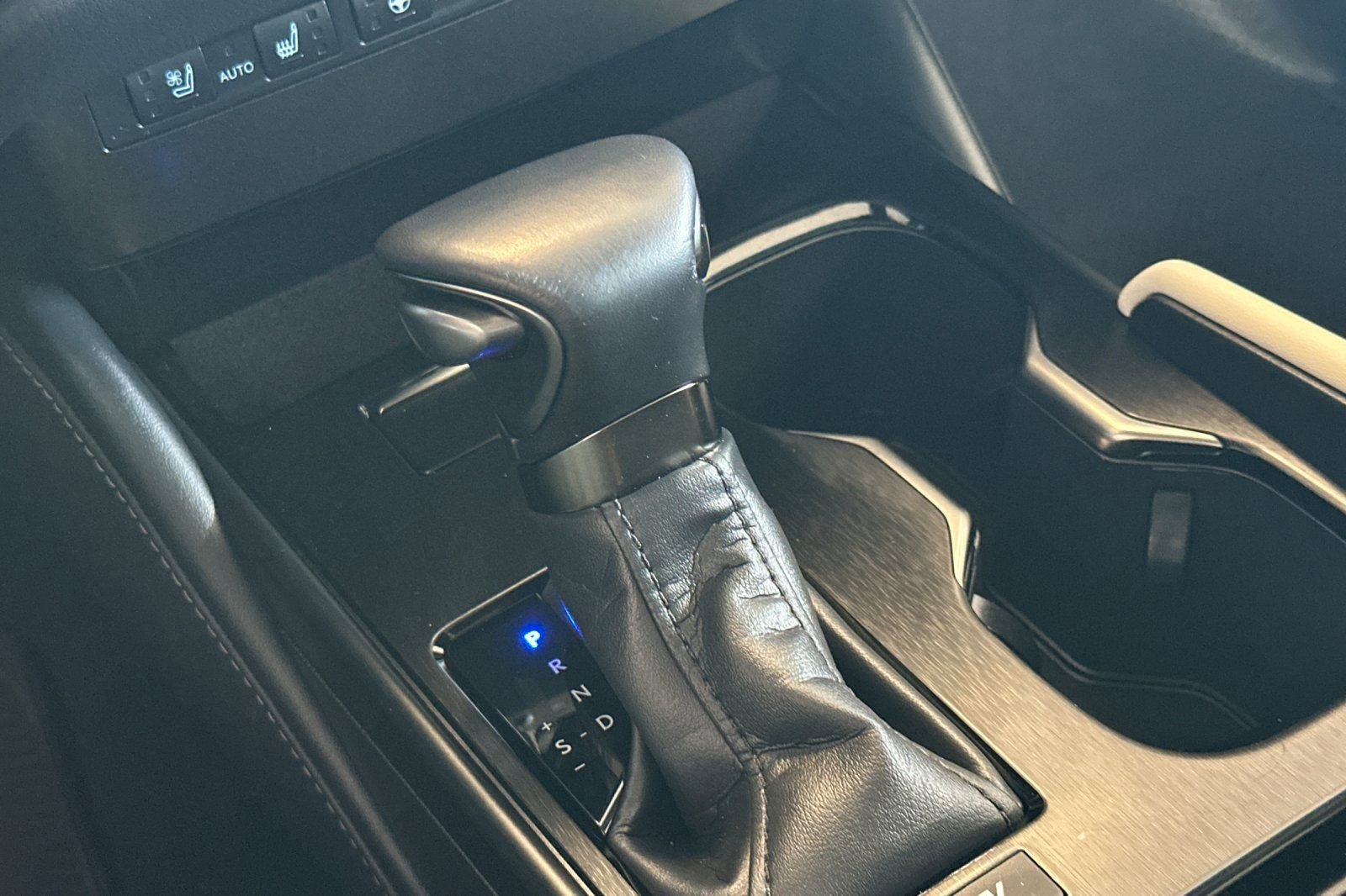 Certified 2025 Lexus ES 300h w/ Premium Package image 17