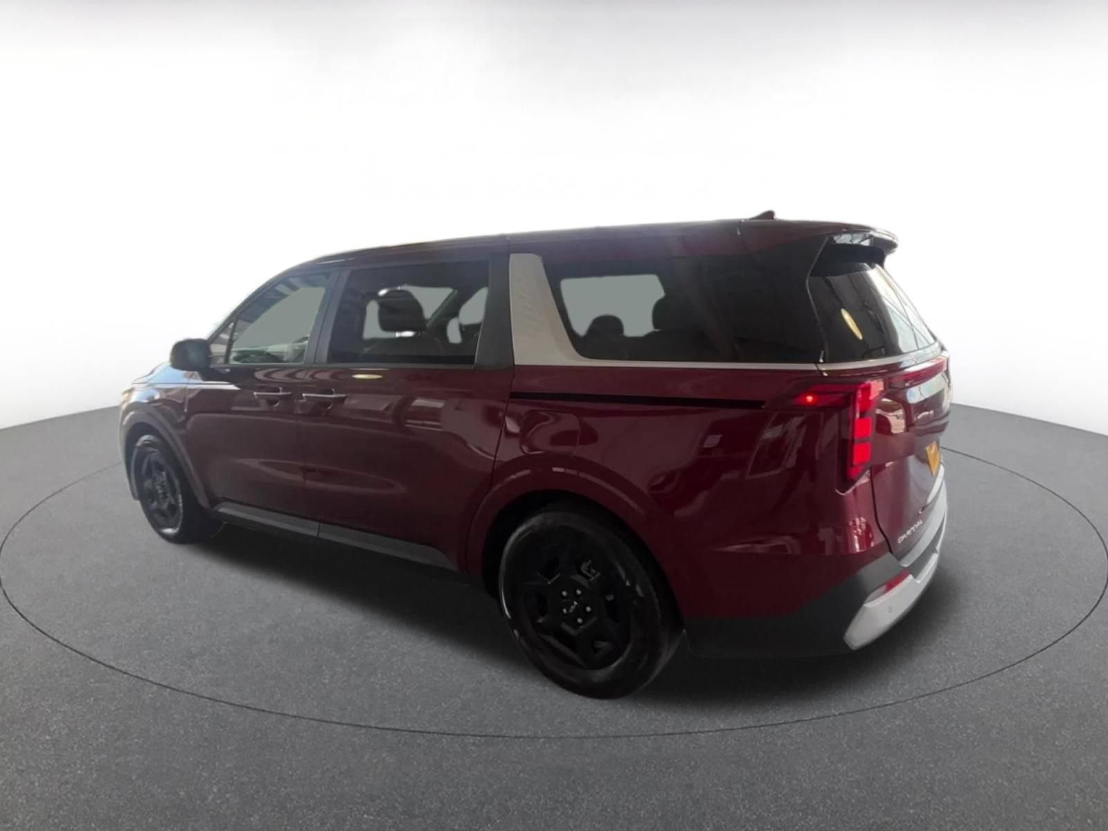 Used 2026 Kia Carnival FWD image 8