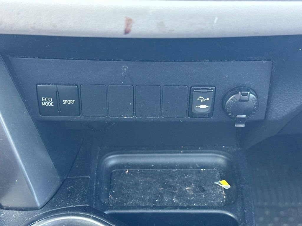 Used 2017 Toyota RAV4 XLE AWD/4WD image 25