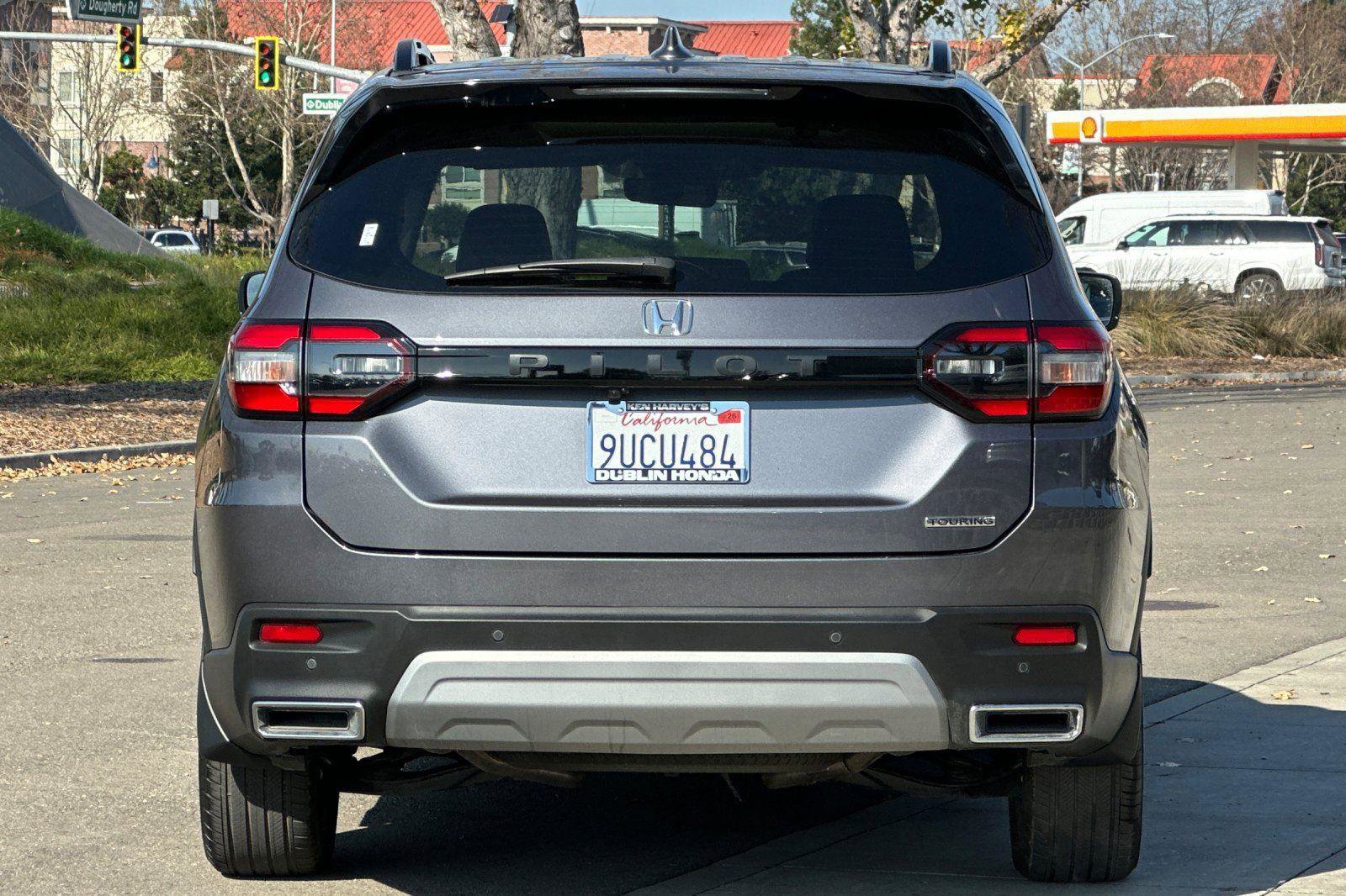 Certified 2025 Honda Pilot Touring image 5