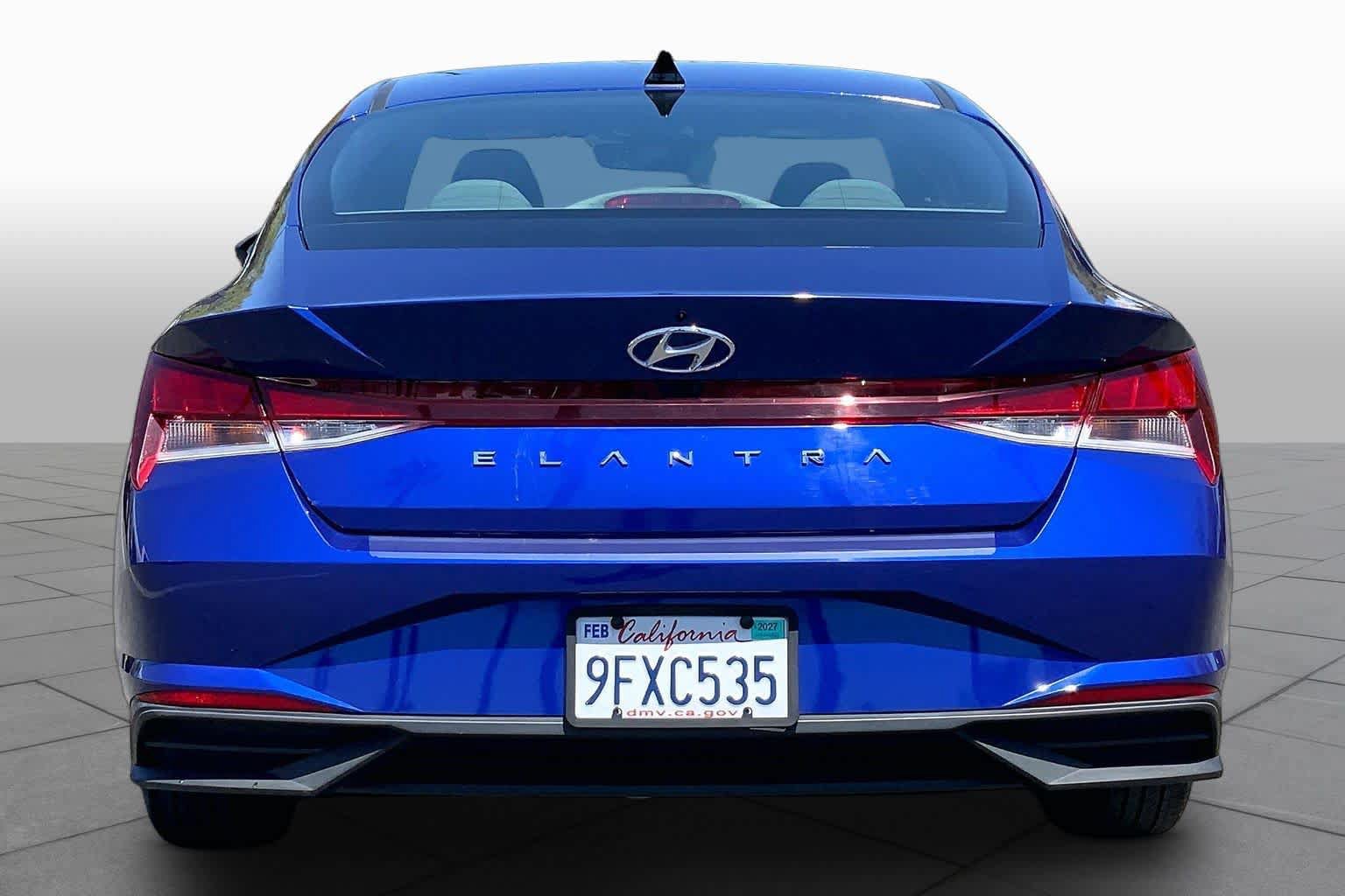 Used 2023 Hyundai Elantra SEL w/ Convenience Package FWD image 4