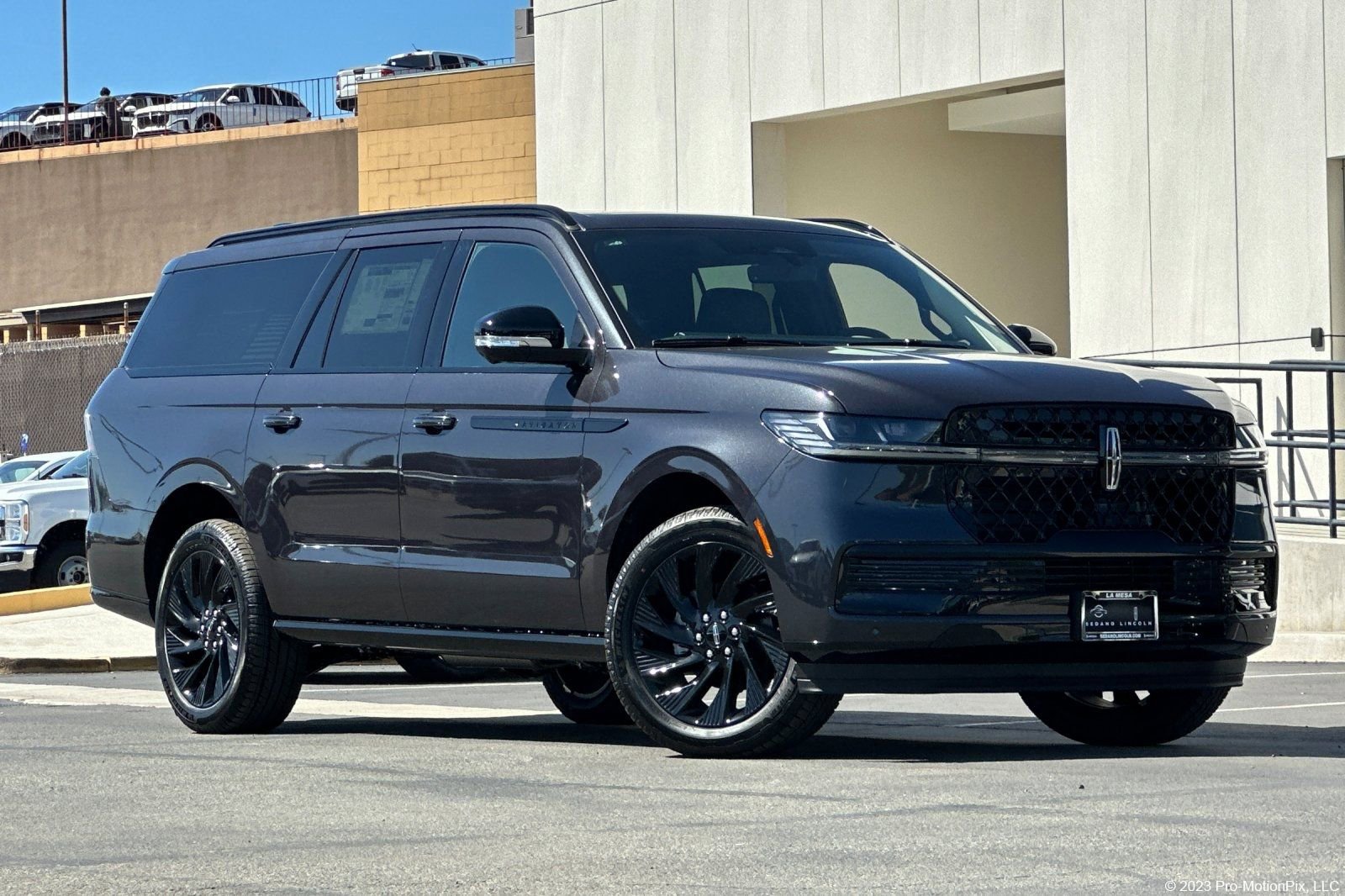 New 2026 Lincoln Navigator L Reserve w/ Jet Appearance Package AWD/4WD image 1