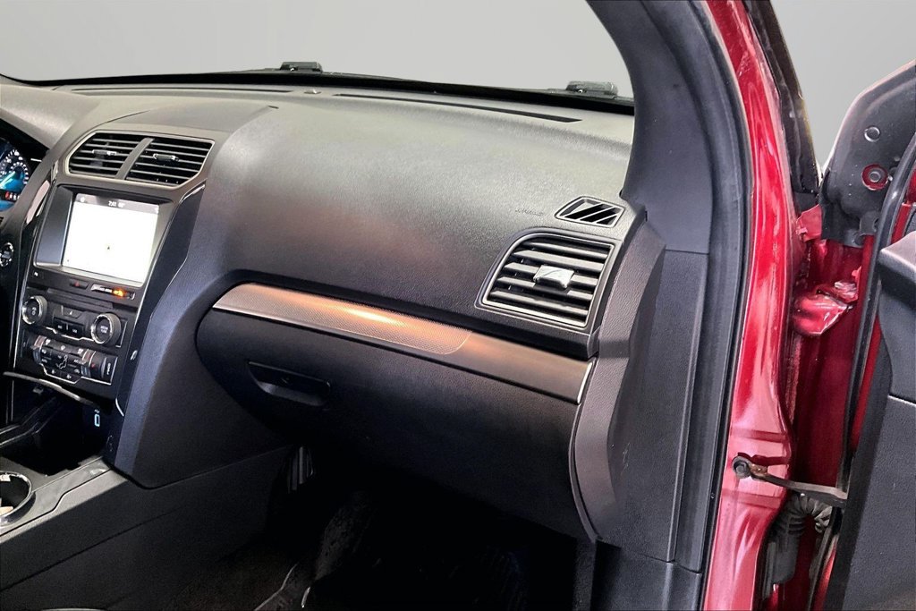 Used 2018 Ford Explorer XLT w/ XLT Appearance Package AWD/4WD image 26