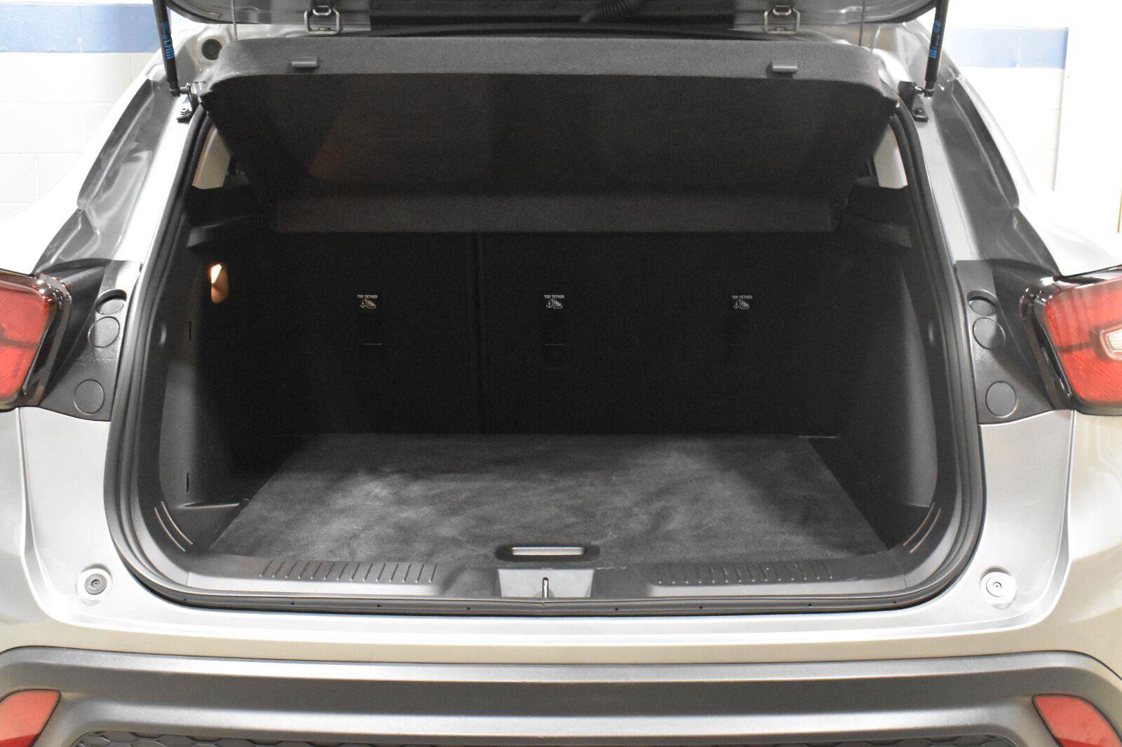Used 2025 Chevrolet Trax LT w/ LT Convenience Package FWD image 25