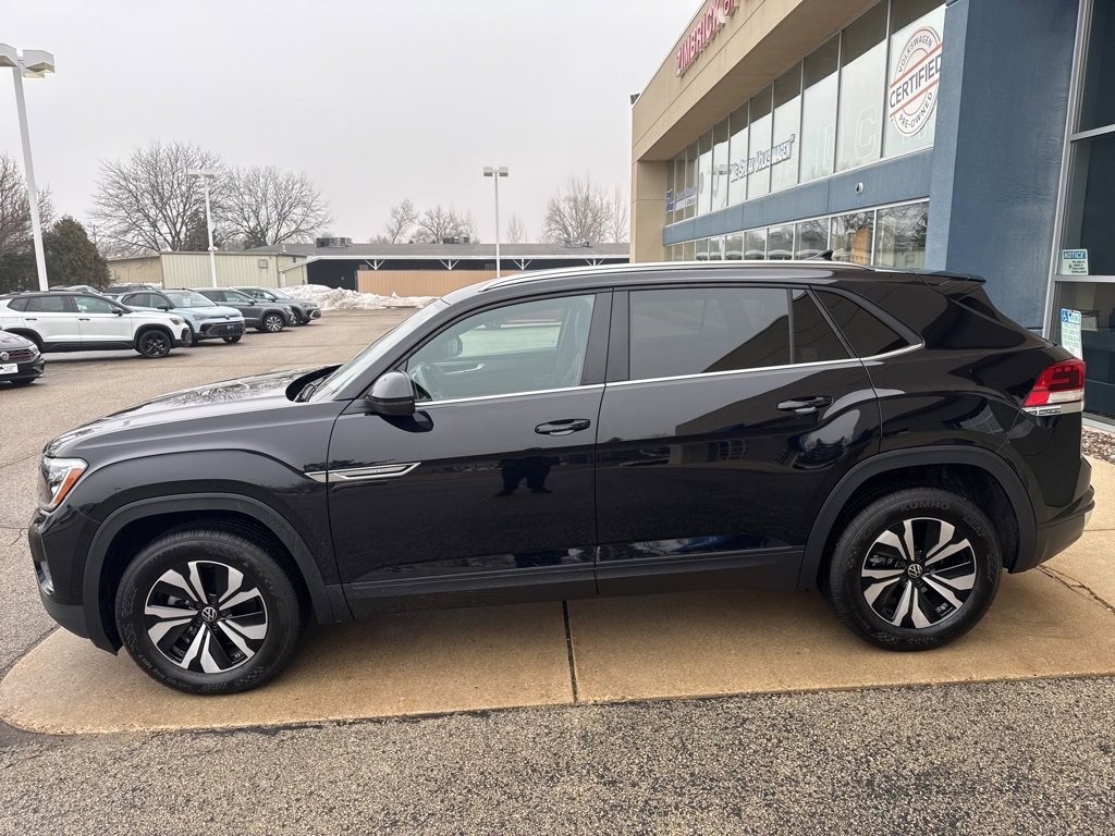 Certified 2025 Volkswagen Atlas Cross Sport SE image 5