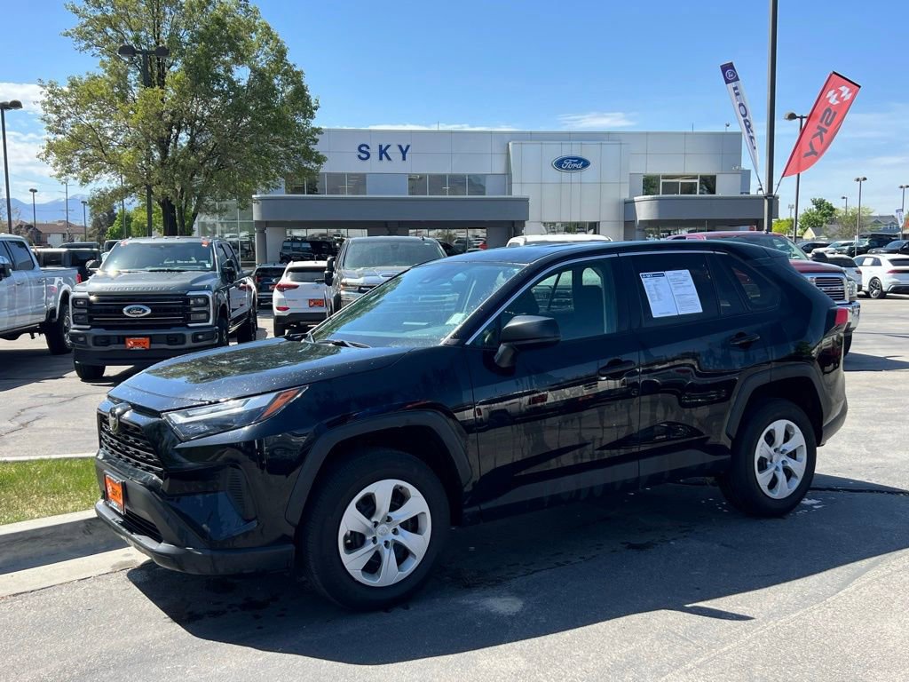 Used 2024 Toyota RAV4 LE AWD/4WD image 1