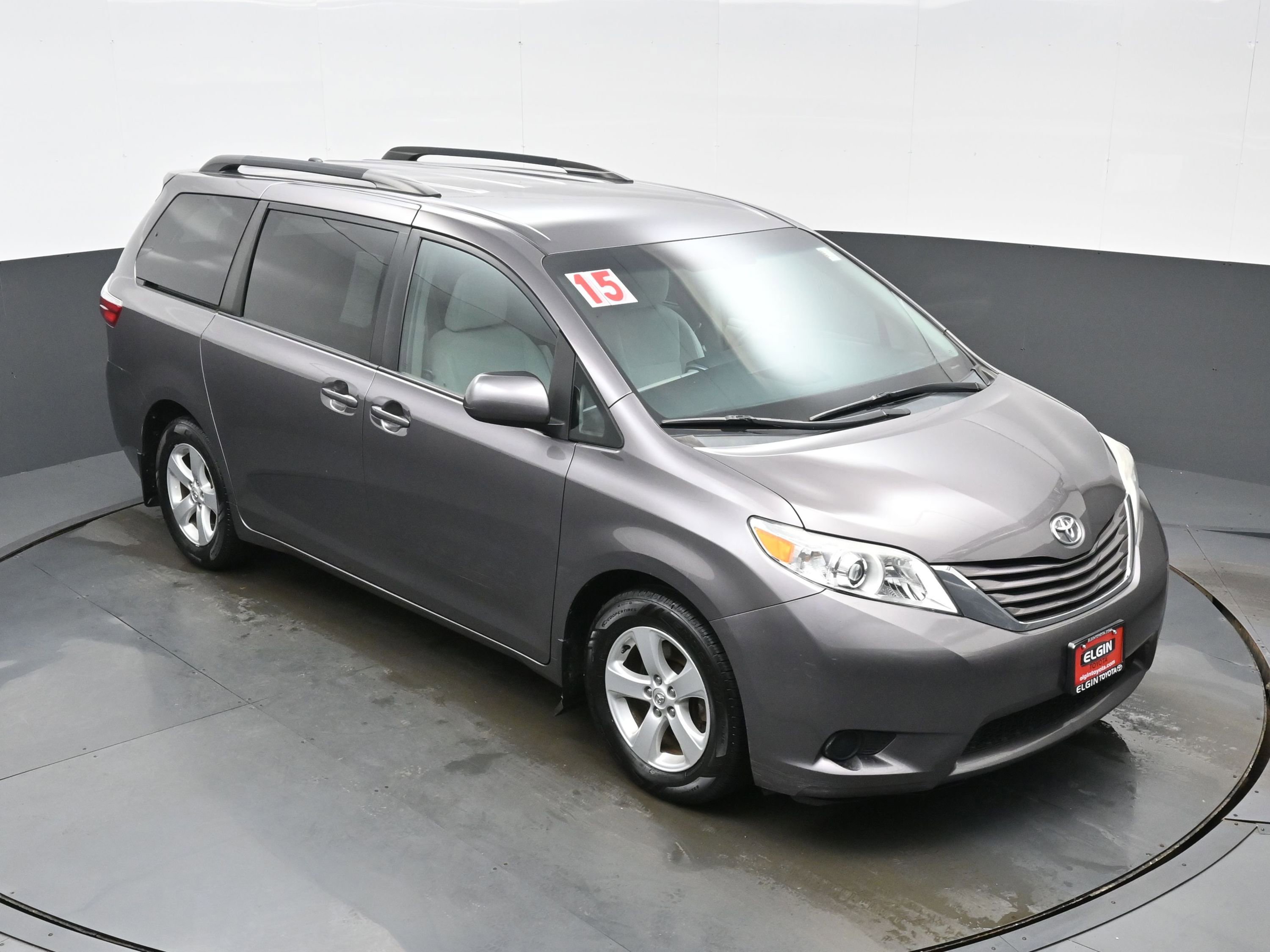 Used 2015 Toyota Sienna LE image 34