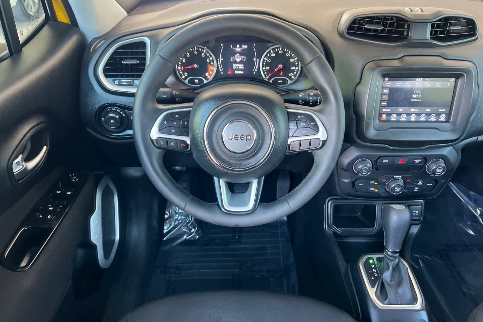 Used 2018 Jeep Renegade Latitude FWD image 14