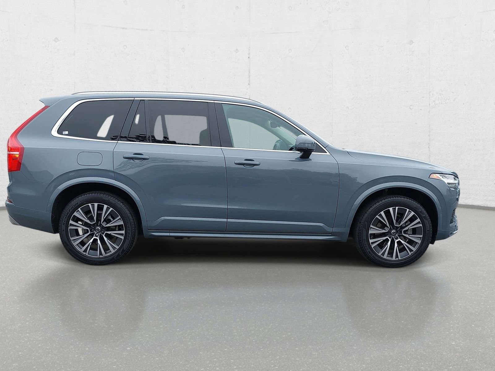 Used 2021 Volvo XC90 T5 Momentum w/ Protection Package Premier AWD/4WD image 4
