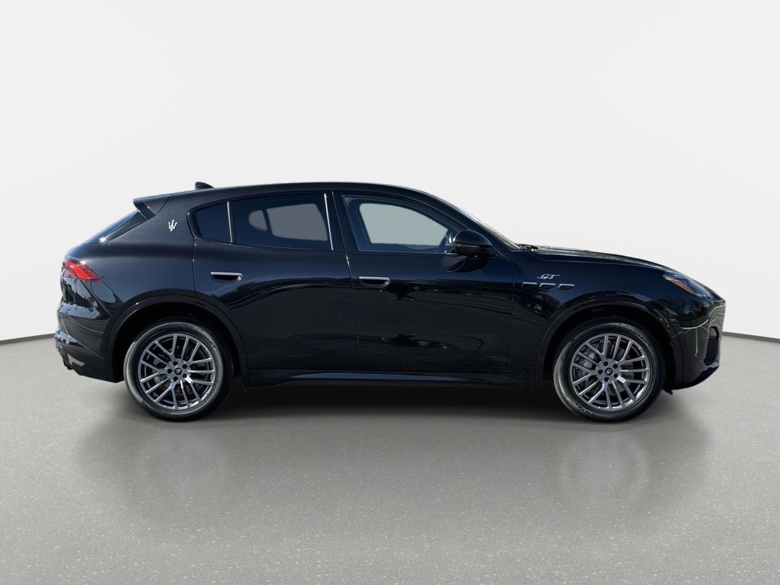 Used 2023 Maserati Grecale GT image 2