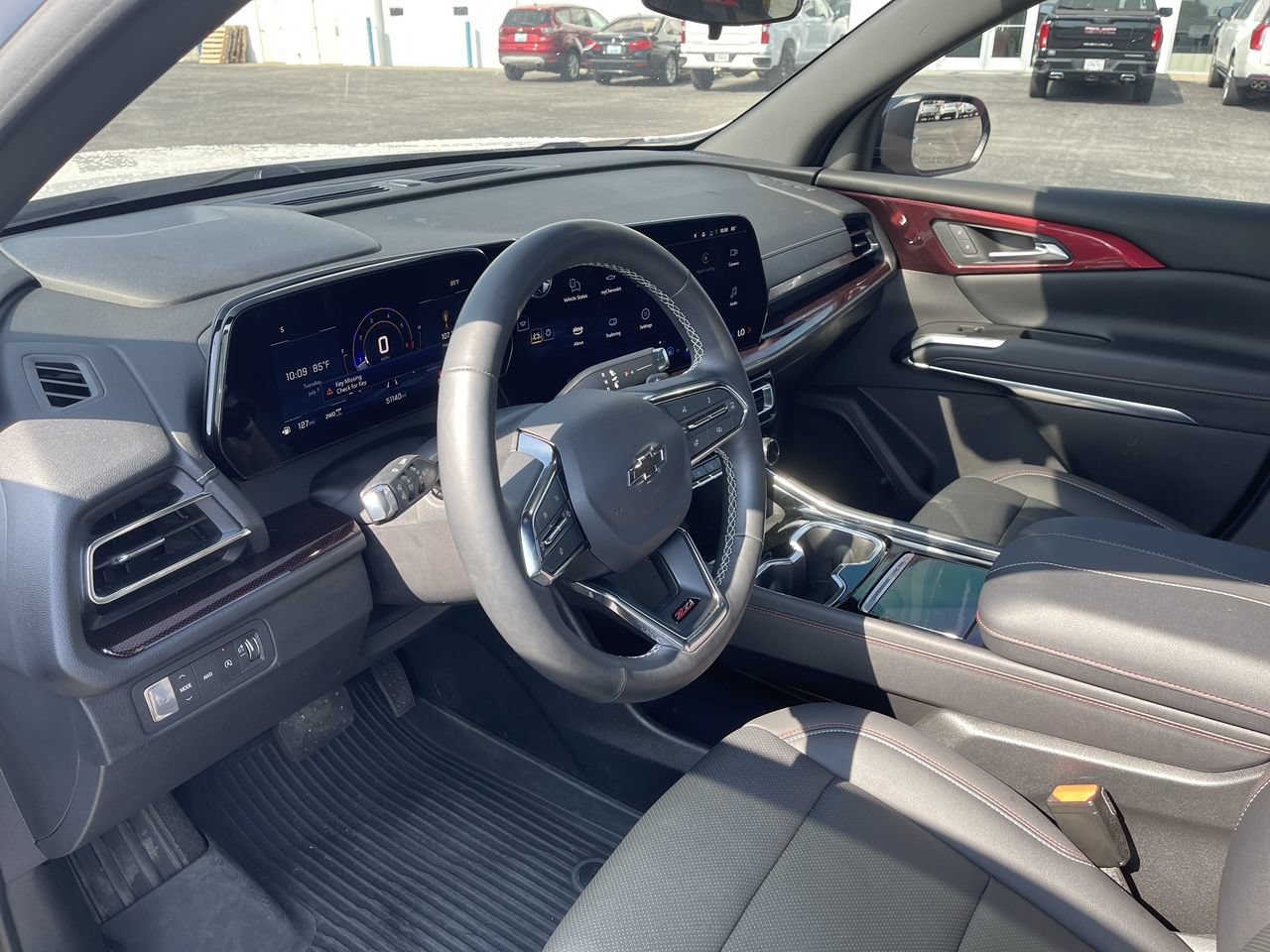 Used 2025 Chevrolet Traverse Z71 w/ LPO, Floor Liner Package AWD/4WD image 10
