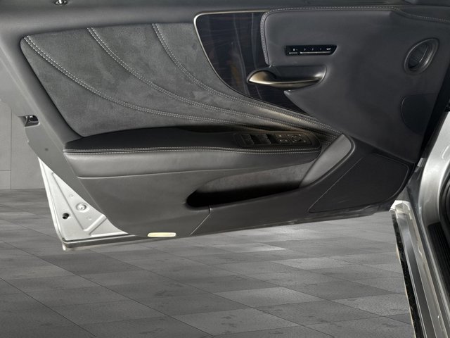 Certified 2025 Lexus LS 500 w/ Interior Upgrade Package image 23