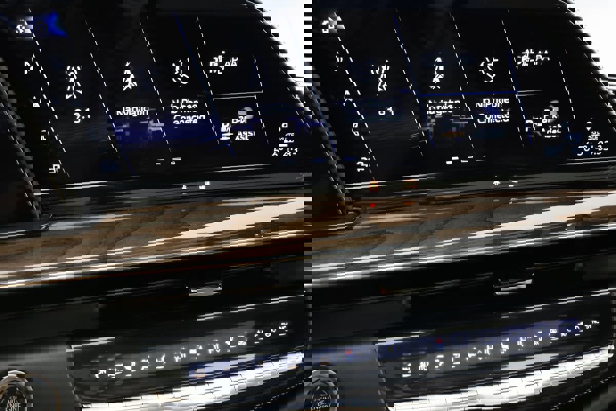 Used 2022 Cadillac Escalade ESV Sport Platinum w/ Heavy-Duty Trailer Package image 59