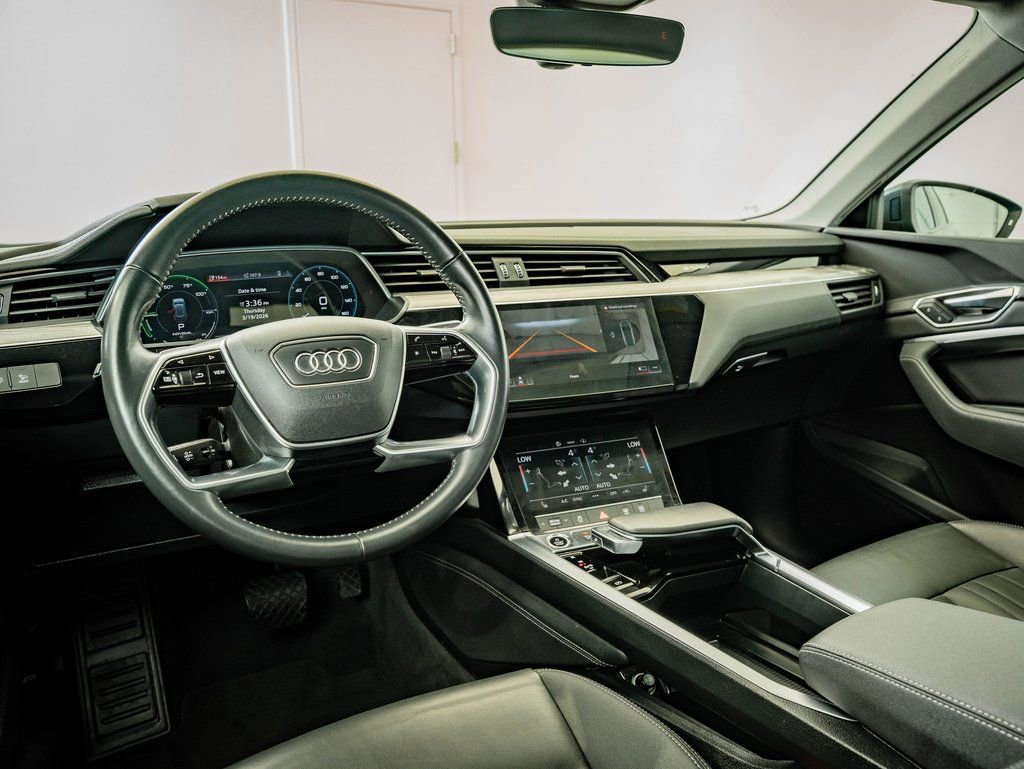 Used 2021 Audi e-tron Premium w/ Convenience Plus Package AWD/4WD image 4