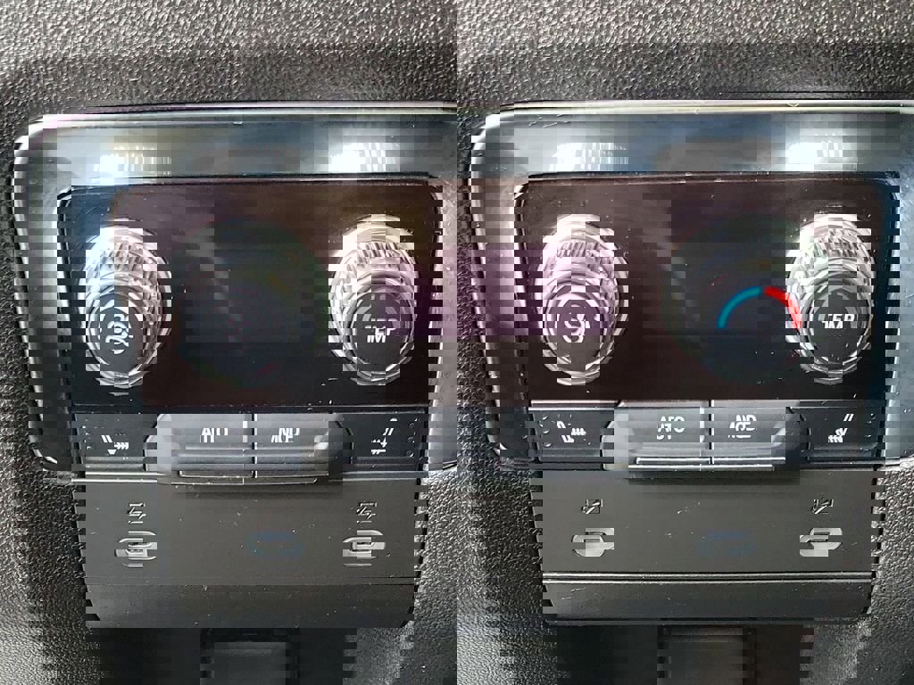 Used 2024 GMC Yukon SLT w/ SLT Luxury Package image 17