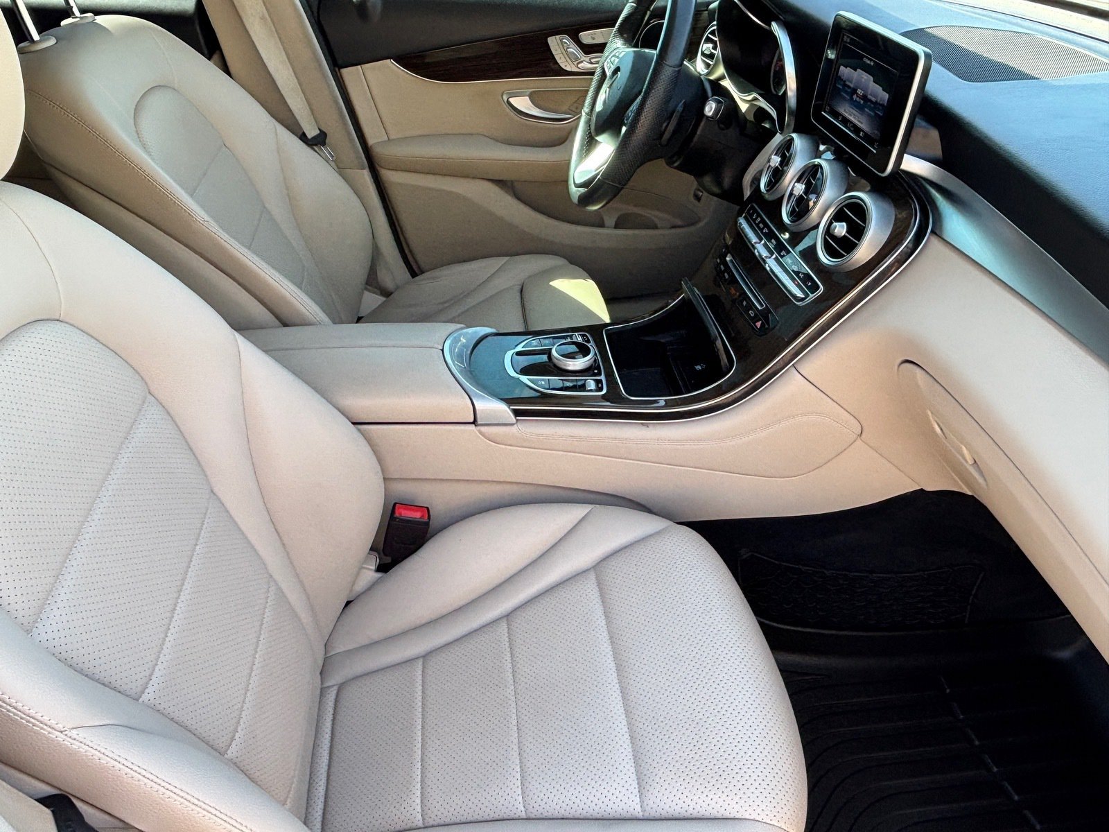Used 2019 Mercedes-Benz GLC 300 image 32