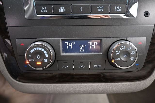 Used 2010 Cadillac DTS Luxury FWD image 23