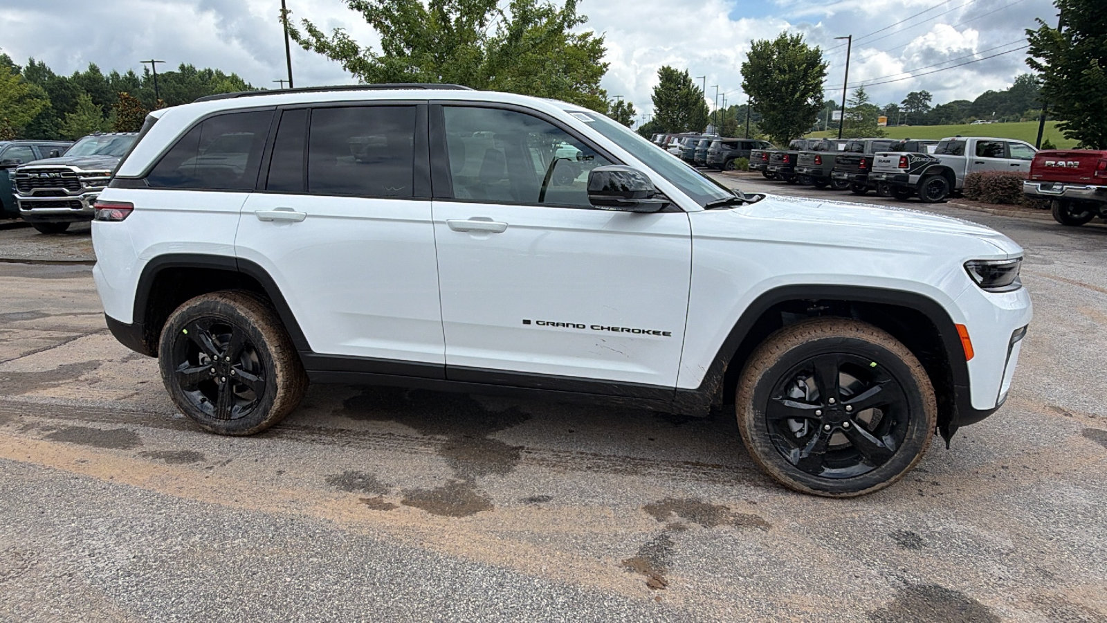 New 2026 Jeep Grand Cherokee Limited w/ Limited Altitude Package AWD/4WD image 7