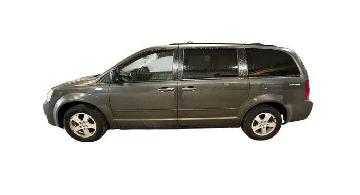 Used 2010 Dodge Grand Caravan SE FWD image 2