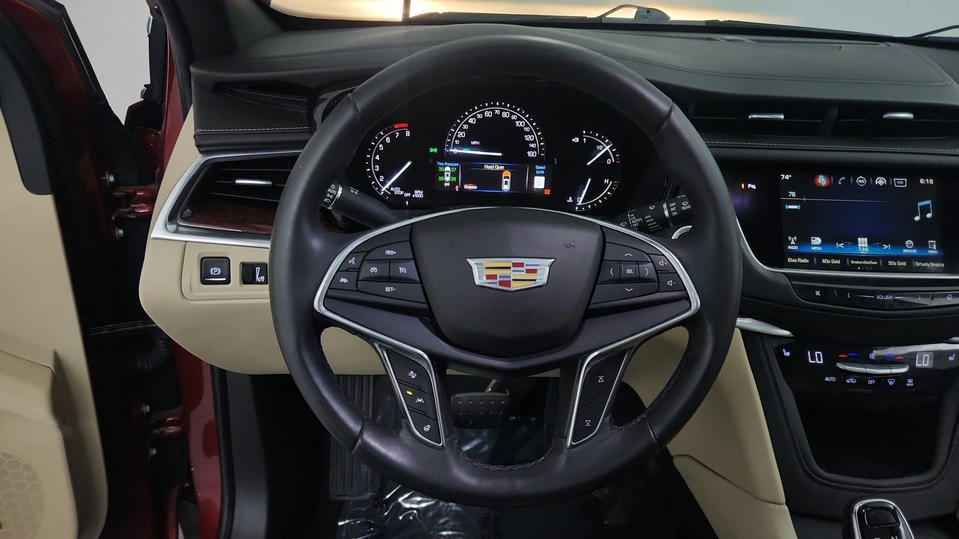 Used 2018 Cadillac XT5 Luxury w/ Driver Awareness Package FWD image 19
