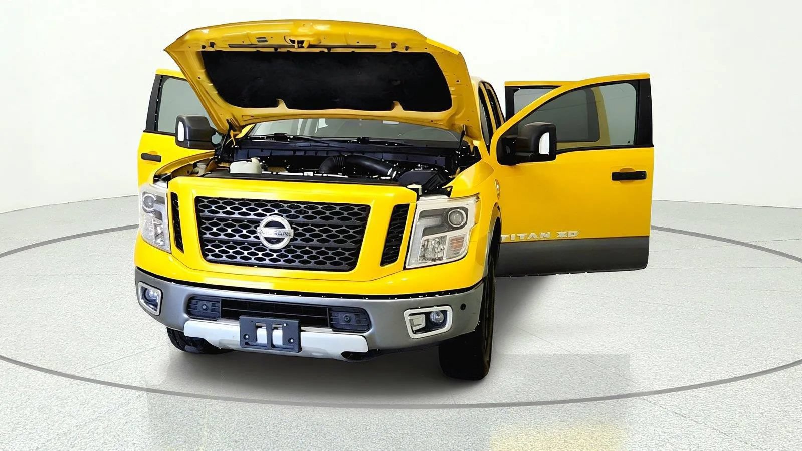 Used 2017 Nissan Titan PRO-4X w/ Pro-4x Convenience Package AWD/4WD image 8