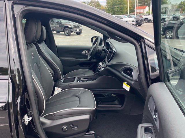 New 2026 Chrysler Pacifica Limited w/ S Appearance Package FWD image 28