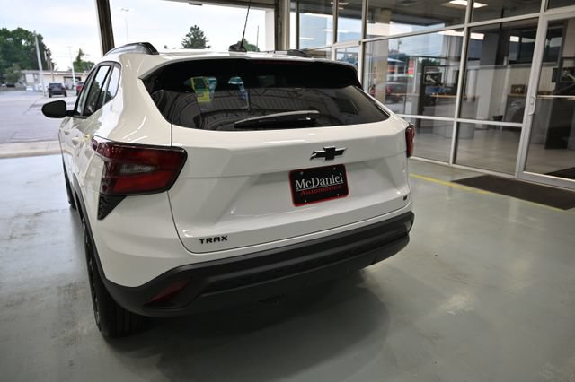 New 2026 Chevrolet Trax LT w/ Sunroof Package FWD image 6
