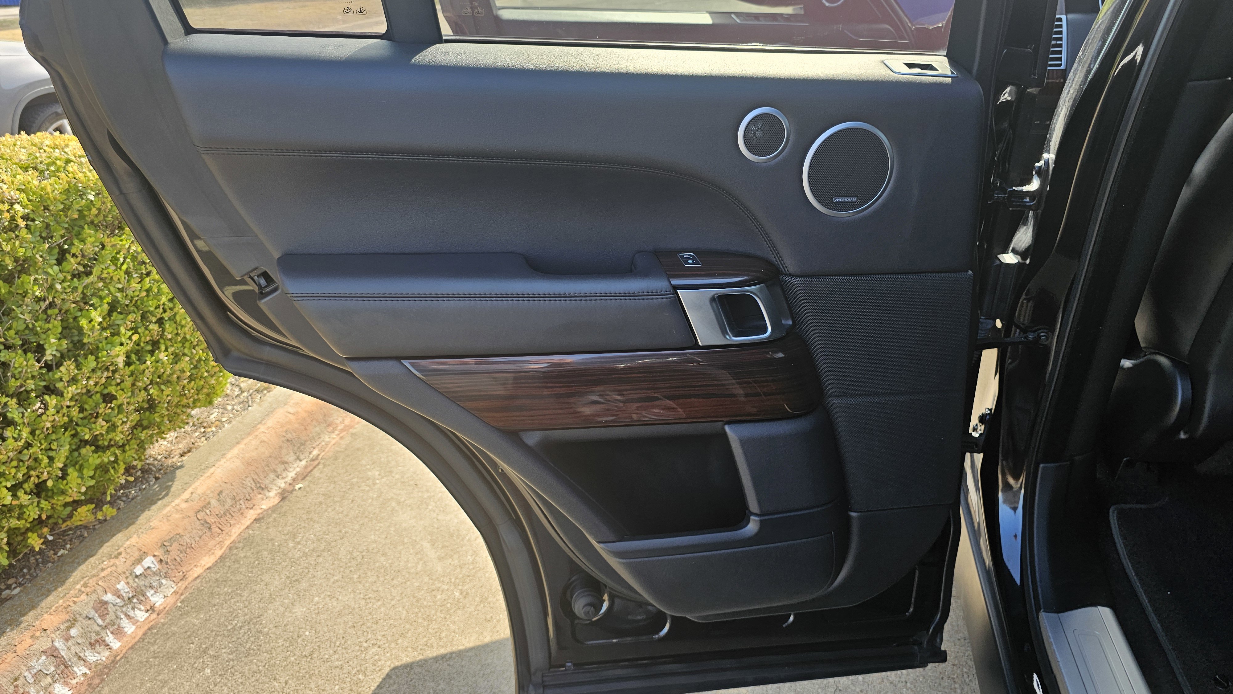 Used 2017 Land Rover Range Rover HSE image 21